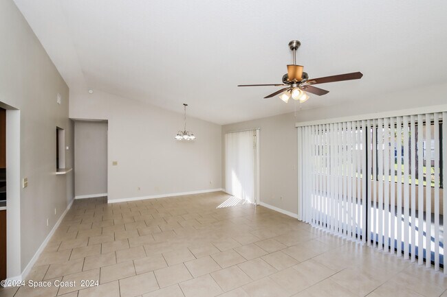 Photo - 1762 Eatonia St NW