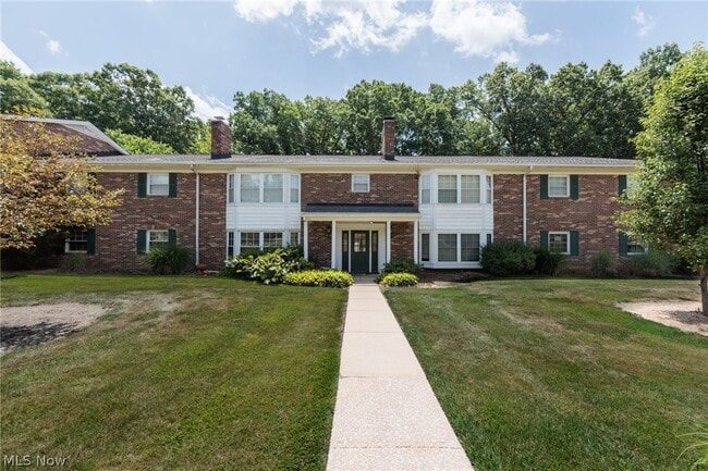 Building Photo - 7020 Carriage Hill Dr Unit 202