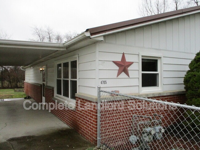 Photo - 4705 N Show St House