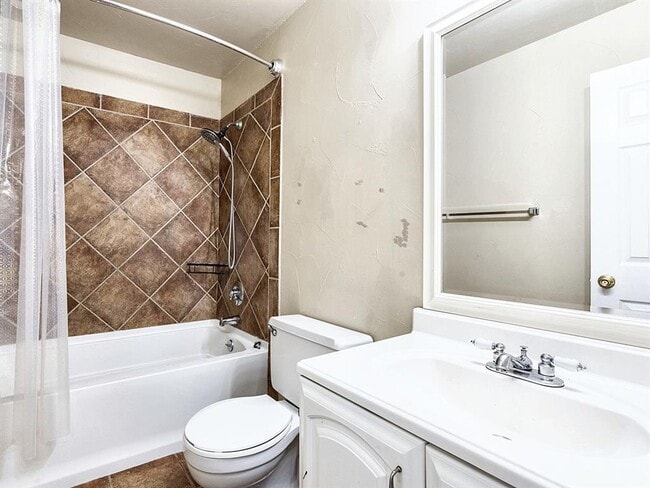 Photo - 901 Glass Dr