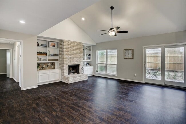 Photo - 1074 Apache Falls Dr