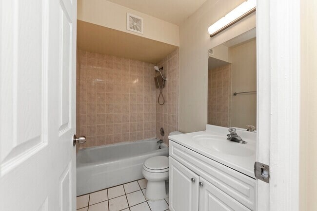 Photo - 1441 N Dearborn St Unit 2D