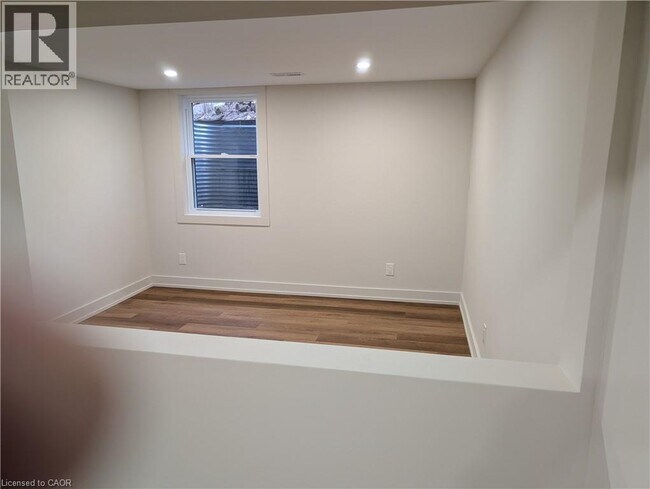 Photo - 10 Weaver St