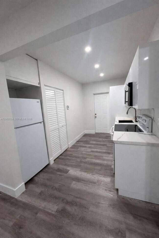 Photo - 2931 NW 47th St Unit 3