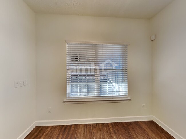 Photo - 929 Morning Rd