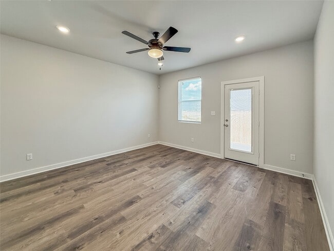 Photo - 2104 Lost Timbers Dr