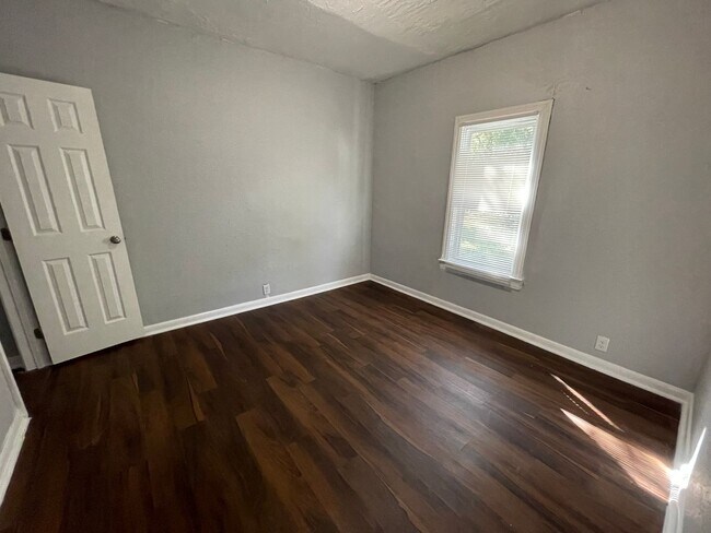 Photo - Charming 3 bedroom 2-Bath Bungalow-West Jacksonville 32254!