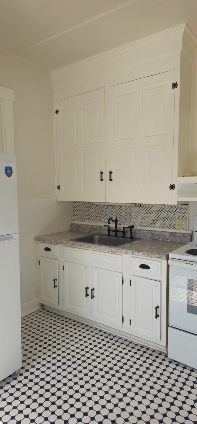 Building Photo - 820 N 4th St Unit 2