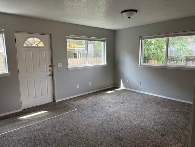 Living Room 1 - 5623 SE 84th Ave