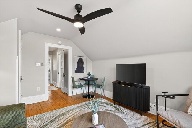 Photo - 3553 Dupont Ave S