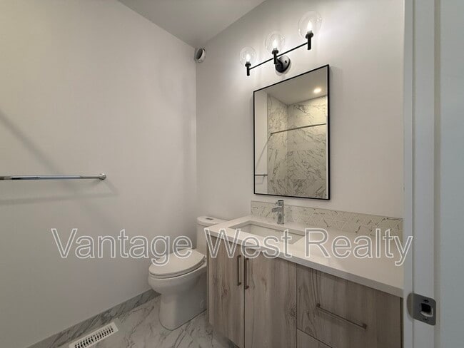 Photo - 512-2735 Shannon Lake Rd