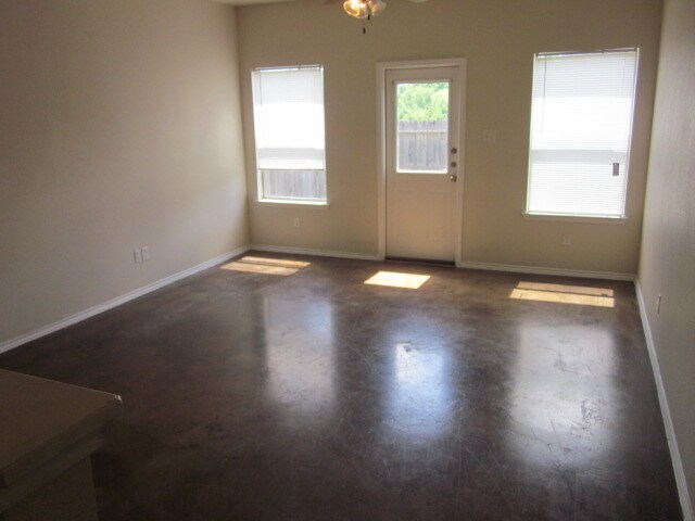 Photo - 10727 Mathom Landing Unit 3