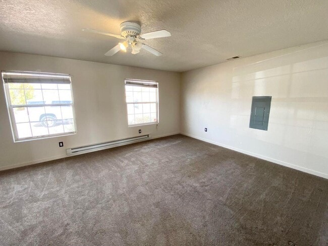 Photo - 910 11th Ave NW