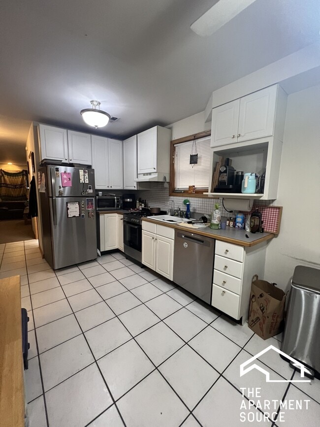 Building Photo - 1351 N Wolcott Ave Unit G