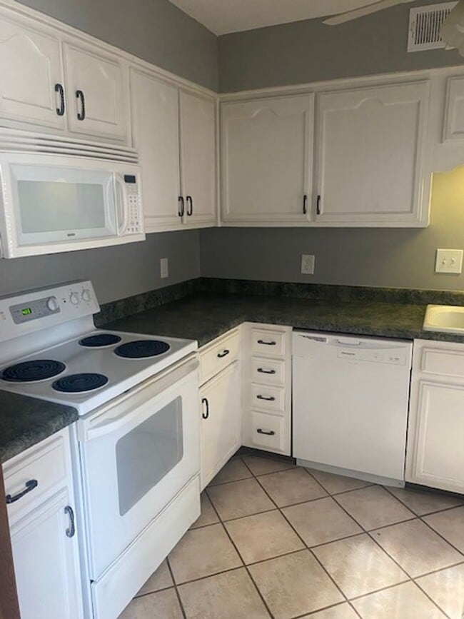 Building Photo - 4 Bedroom 2 Bath Bartlett Home for Rent.