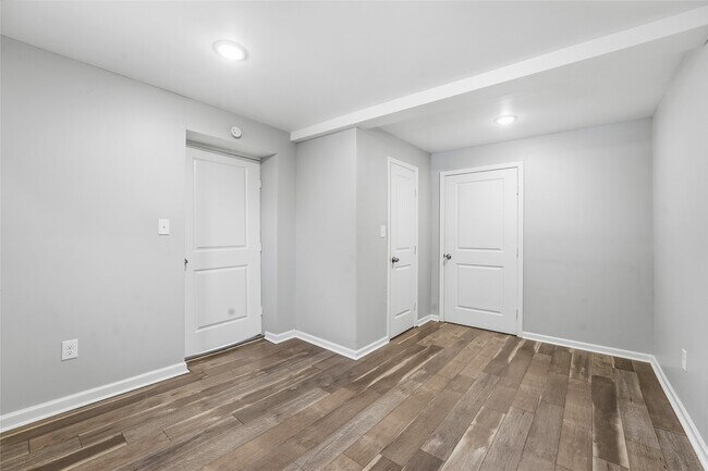 Photo - 6526 Linden St