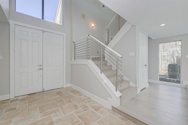 Photo - 915 Daria Dr