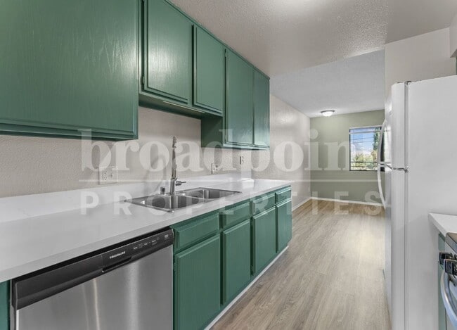 Photo - 820 E 3rd Ave