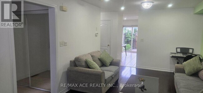 Photo - 100 Staines Rd