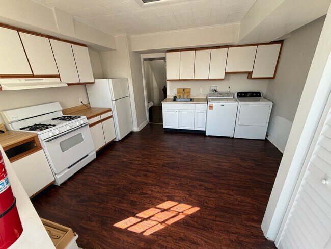 Photo - 566 Stanbridge St