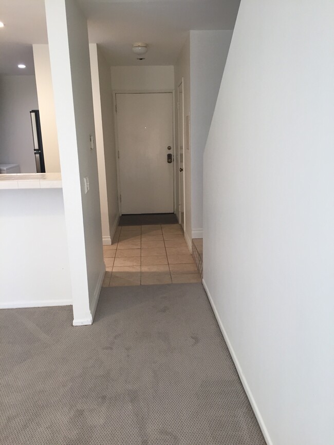 Entry door, kitchen to left, powder bathroom to righy - 350 Burchett St