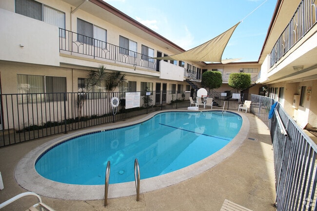 Building Photo - Raymond Court Rental