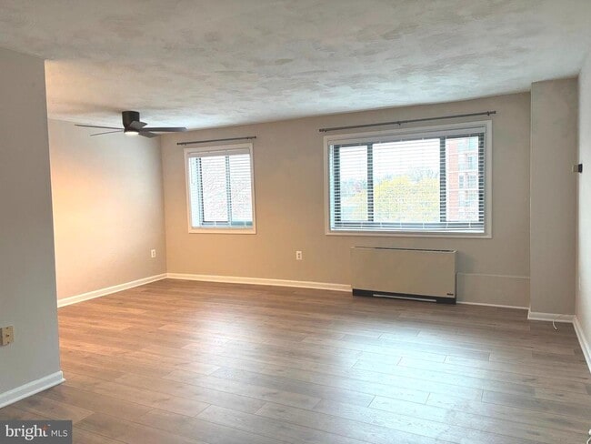 Building Photo - 1200 S Arlington Ridge Rd Unit 605