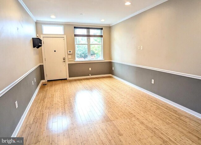 Building Photo - 3014 W Stiles St Rental