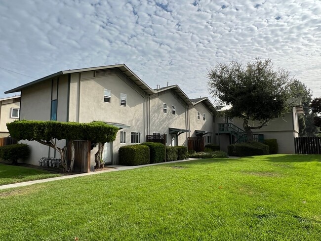 Building Photo - 10302 Terry Way Unit #4