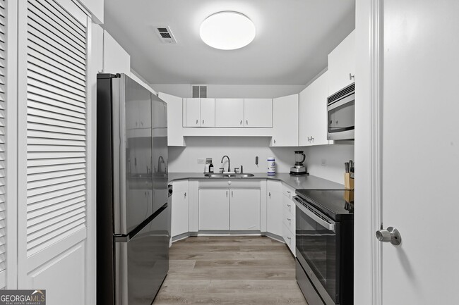 Photo - 3645 Peachtree Rd NE Unit 201
