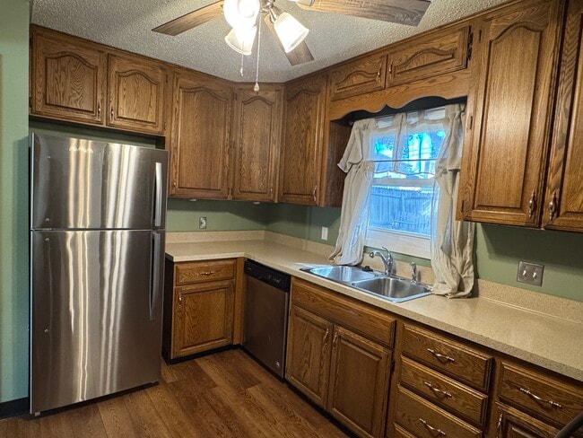 Photo - 2325 Queens Ct