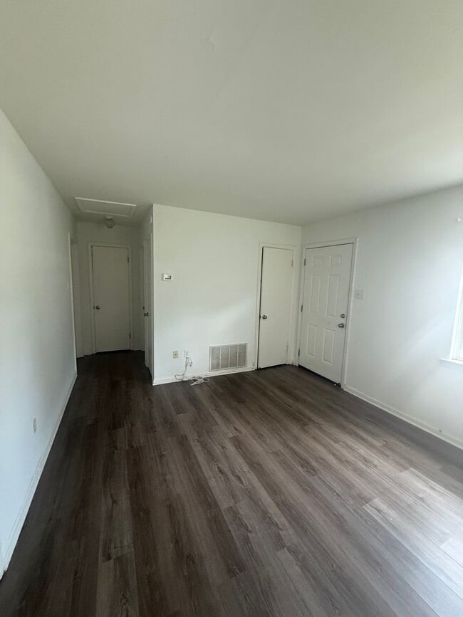 Building Photo - 1 Bedroom 1 Bath Unit 7983 Martha St