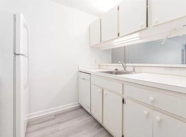3800 SW 20th Ave Unit 311
