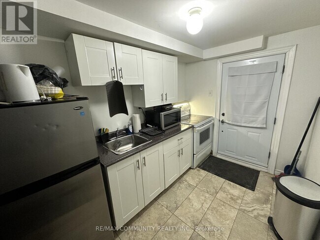 Photo - 2372 Wildwood Crescent