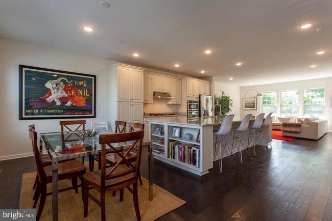 Building Photo - 121 Locks Farm Ln