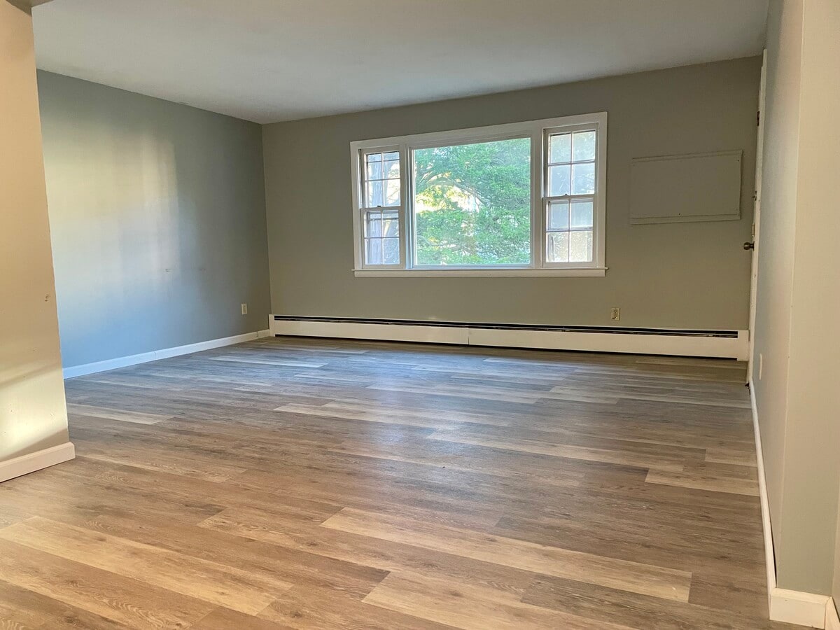 Living Room - 139 Middle Tpke W