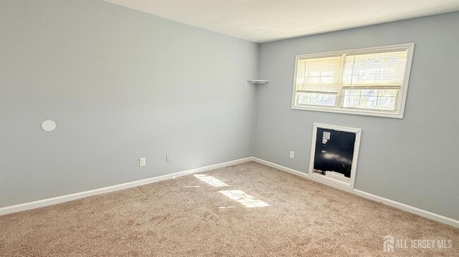 Photo - 396 College Dr