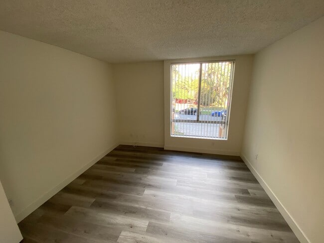 Photo - 3715 S Canfield Ave Unit 110