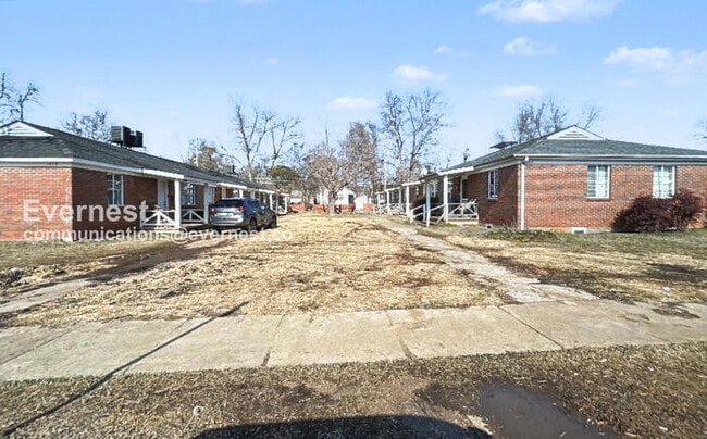 Building Photo - 1018 4th Ave W Unit 2