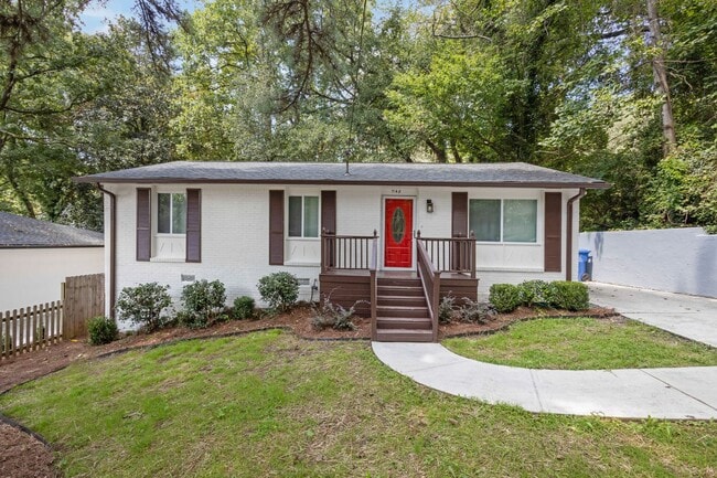 Newly Renovated Beauty! - Newly Renovated Beauty! House