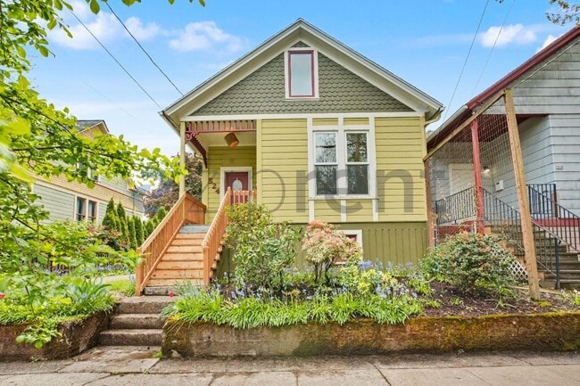 Photo - 524 NE Brazee St