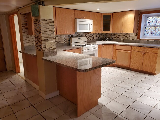 Photo - 5135 W Roscoe St