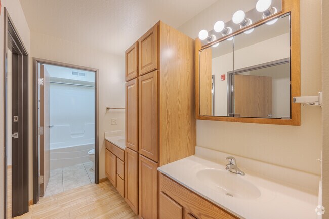 Style A 4BR, 2BA - 1, 425SF - Bathroom