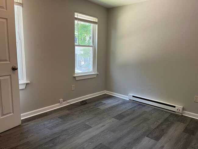 Photo - 47 Commerce Ave Unidad E