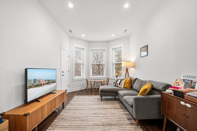 Photo - 3904 N Whipple St Unit 2