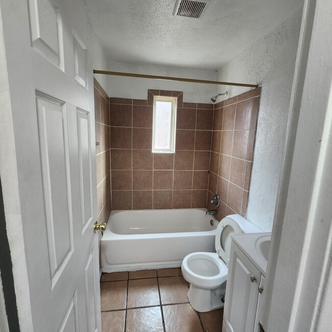 Photo - 146 Glenridge Place