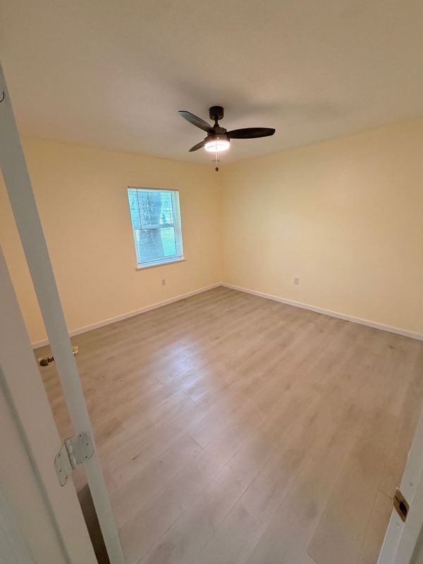 Photo - 305 W Country Club Dr