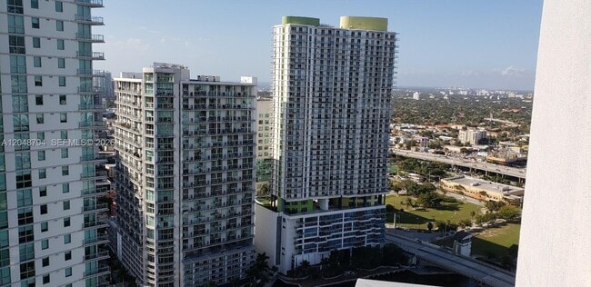 Photo - 90 SW 3rd St Unidad 3710