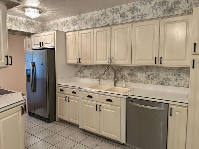 Photo - 3 Bedroom Condo with Full Finished Basement for Rent