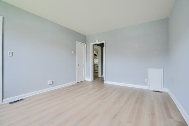 Photo - 2976 Cornwall Rd Unit 1